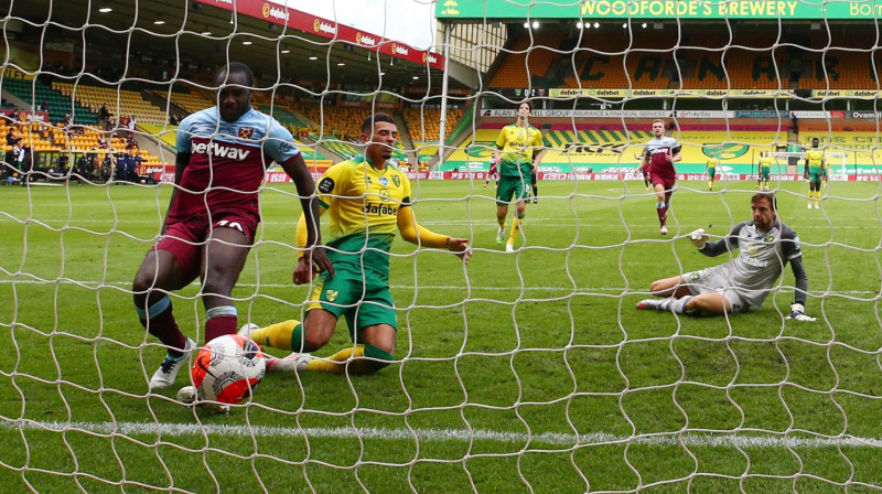 Mihails Antonio raida bumbu "Norwich" vārtos. Foto: FP/Scanpix