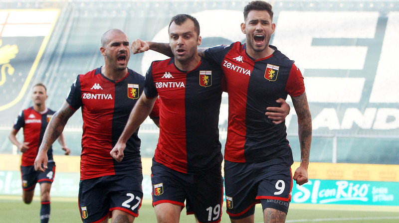 "Genoa" futbolisti Gorans Pandevs (Nr. 19) un Antonio Sanavrija (Nr. 9). Foto: LaPresse/Tano Pecoraro/Zumapress.com/Scanpix