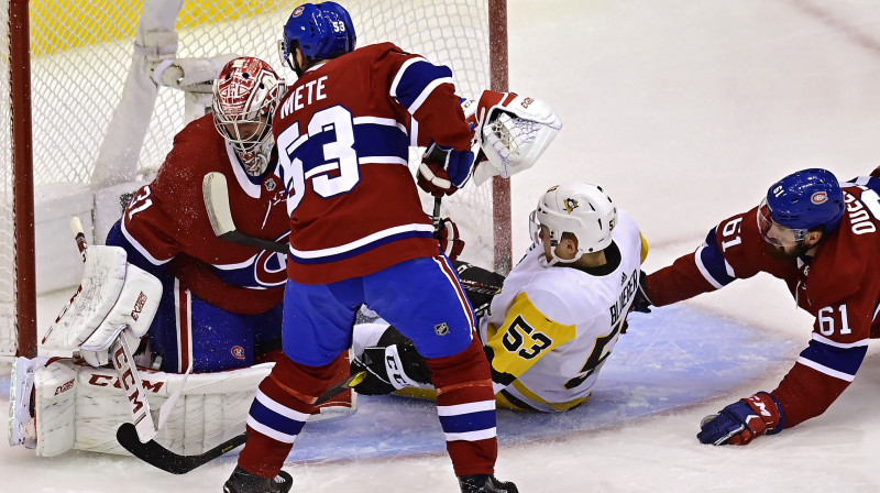 Teodors Bļugers gūst savus pirmos vārtus Stenlija kausā. Foto: The Canadian Press/PA Images/Scanpix