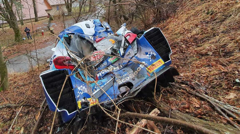 Tēmu Suninena mašīna pēc avārijas. Foto: Twitter.com/rallyemag