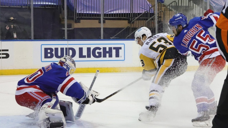 Teodors Bļugers spēlē pret "Rangers". Foto: USA TODAY Sports/Scanpix