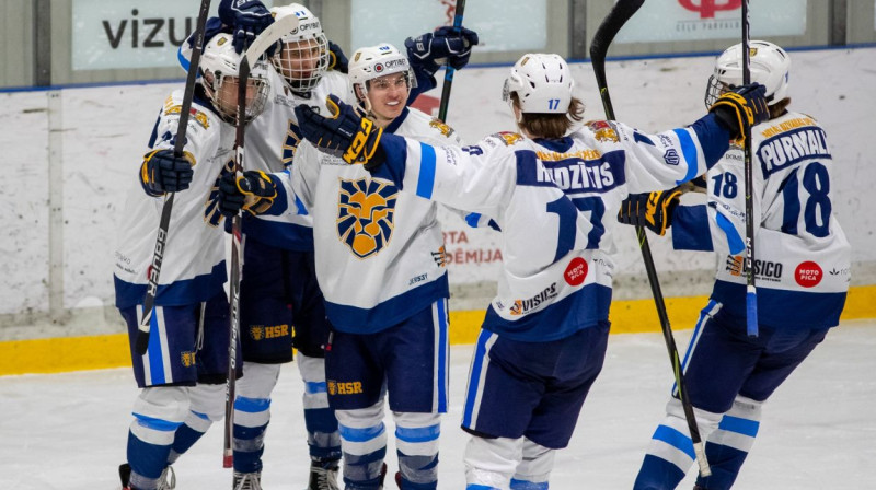 HS "Rīga" hokejisti svin vārtu guvumu. Foto: Guntis Lazdāns/Optibet hokeja līga