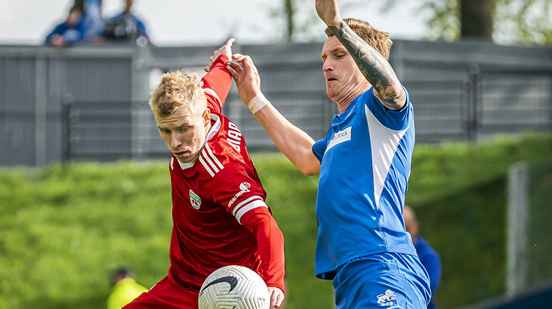 Jevgeņijs Berjozkins cīņā ar Petru Marešu. Foto: Nora Krevņeva Baibakova