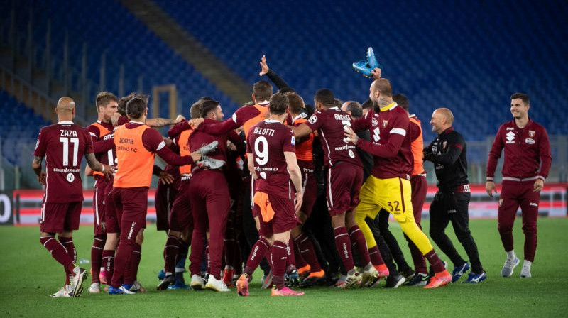 Turīnieši atzīmē palikšanu A sērijā. Foto: EPA/Scanpix.ee