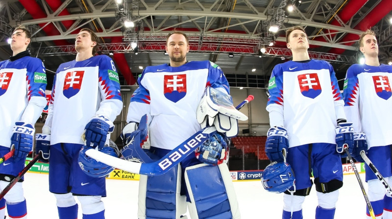 Slovākijas izlases spēlētāji pēc uzvaras. Foto: IIHF