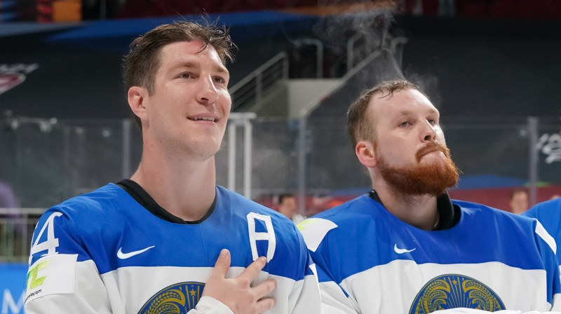 Darens Dīcs un Ņikita Bojarkins. Foto: IIHF