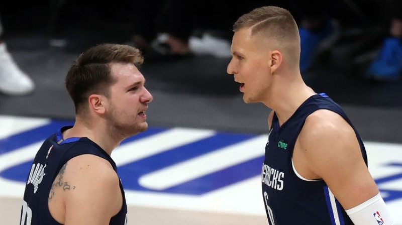 Luka Dončičs un Kristaps Porziņģis. Foto: AFP/Scanpix