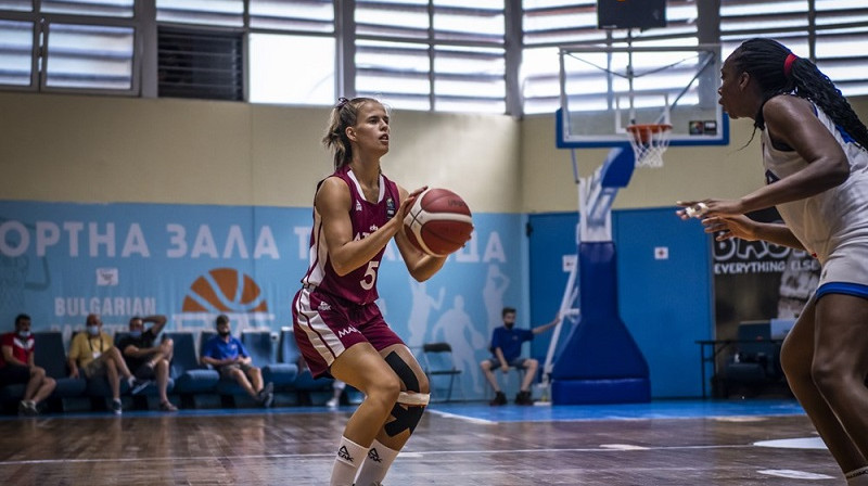 Katrīna Elīza Trankale spēlē pret Itāliju. Foto: FIBA