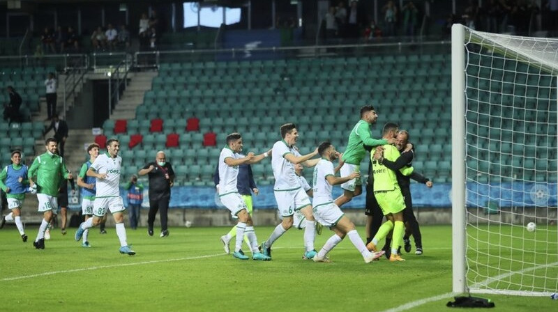 ''Omonia'' futbolisti līksmo pēc uzvaras. Foto: Taavi Sepp/Delfi.ee