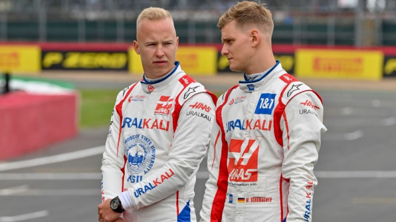 Ņikita Mazepins un Miks Šūmahers. Foto: Motorsport.com