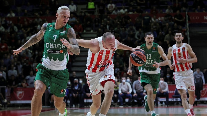 Jānis Timma un Dejans Davidovacs 2021. gada 26. novembrī Belgradā. Foto: Euroleague