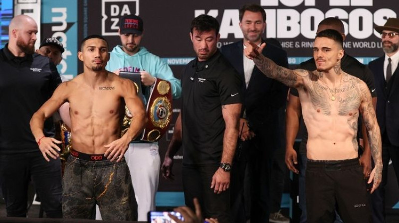 Teofimo Lopess un Džordžs Kambososs svēršanās ceremonijā. Foto: BoxingScene