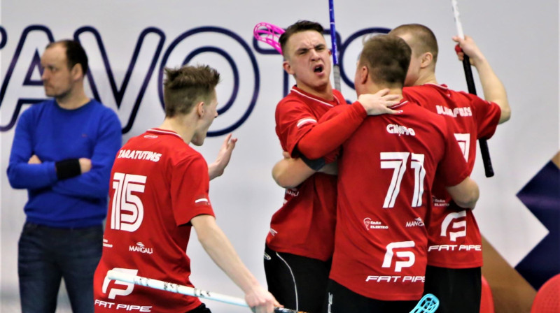 Lielvārdes florbolisti svin uzvaras vārtu guvumu. Foto: Ritvars Raits, floorball.lv