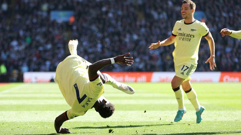 Bukajo Saka atzīmē vārtu guvumu. Foto: Action Images via Reuters/Scanpix