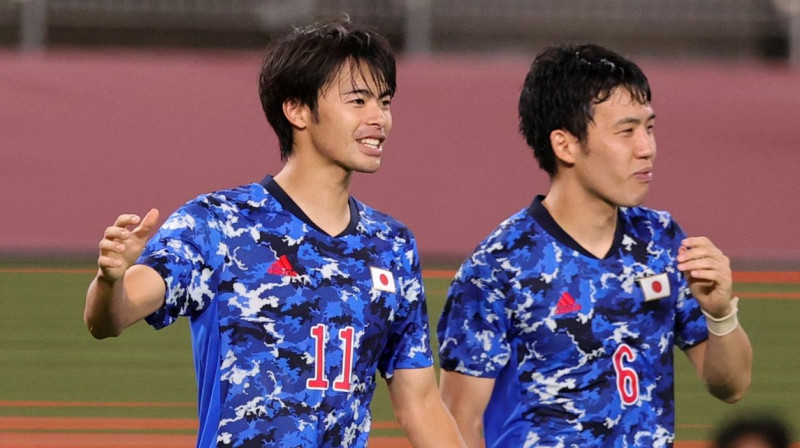 Japānas izlases futbolists Kaoru Mitoma (pa kreisi). Foto: Henry Romero/Reuters/Scanpix