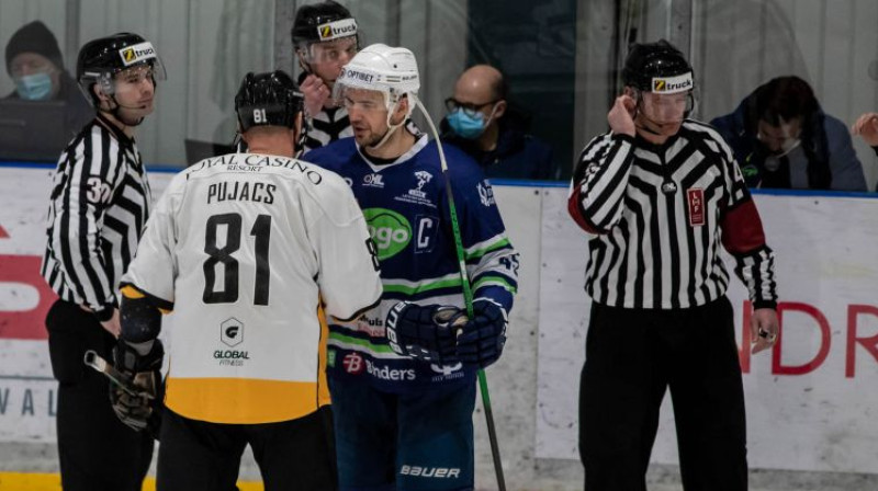 Komandu kapteiņi Georgijs Pujacs un Krišjānis Rēdlihs. Foto: Guntis Lazdāns/OHL