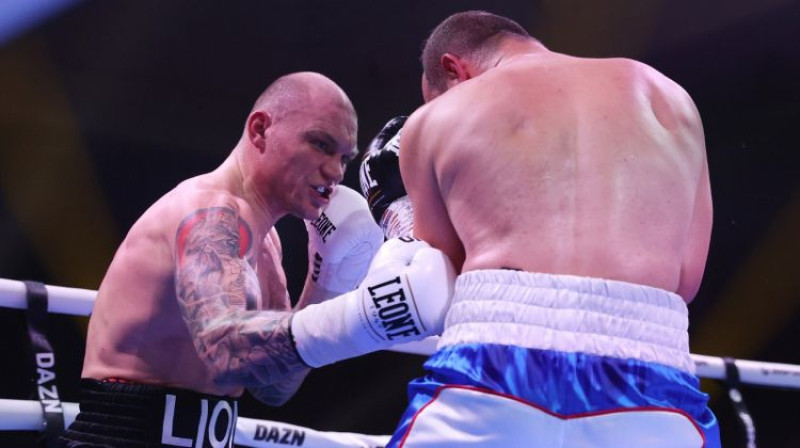 Ričards Bolotņiks cīņā Barselonā. Foto: Matchroom Boxing