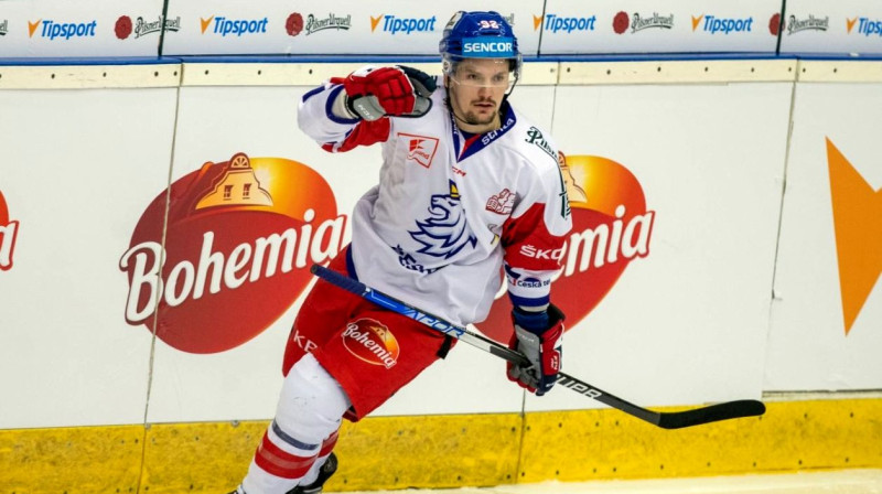 Čehijas hokeja izlases uzbrucējs Petrs Holīks svin vārtu guvumu. Foto: Jan Beneš/Český hokej