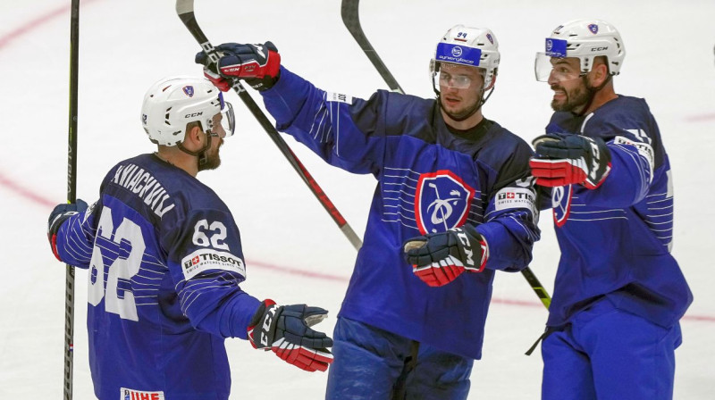 Francijas izlases hokejisti svin vārtu guvumu. Foto: Martin Meissner/AP/Scanpix