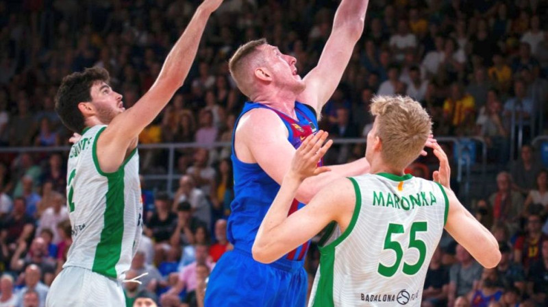 Rolands Šmits cīņā pret Badalonas "Joventut". Foto: Barça Basket