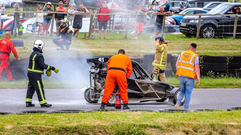 Baldiņa auto pēc avārijas. Foto: Facebook.com/br8181/