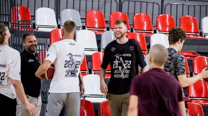 Dāvis Bertāns ''Brāļu Bertānu Basketbola meistarklases 2022'' otrajā dienā. Foto: Jānis Lārmanis