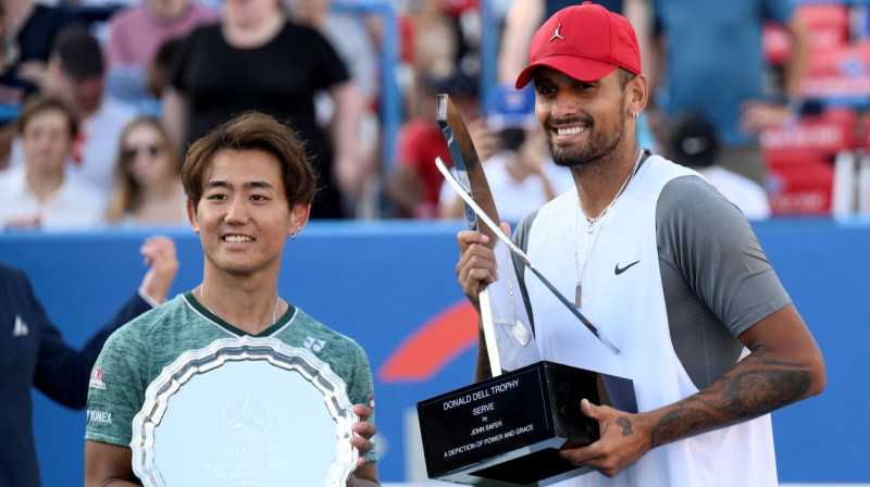 Vašingtonas ATP 500 turnīra finālisti Jošihiro Nišioka un Niks Kirjoss. Foto: Nick Wass/AP/Scanpix