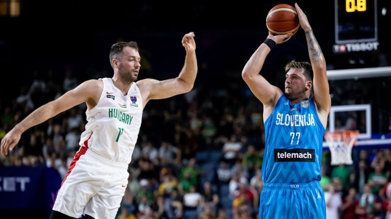 Luka Dončičs spēlē pret Ungāriju. Foto: FIBA