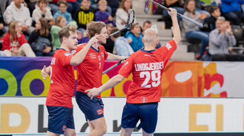 Norvēģijas izlasei uzvaras vārtus guva Mariuss Pedersens (attēlā pa kreisi), Foto: IFF