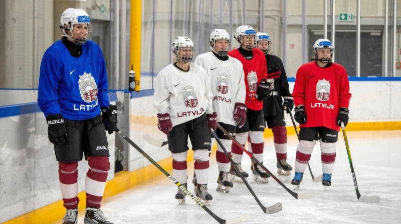 Latvijas valstsvienības hokejistes. Foto: Guntis Lazdāns/LHF