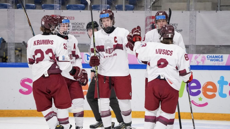 Latvijas U18 hokejisti. Foto: IIHF