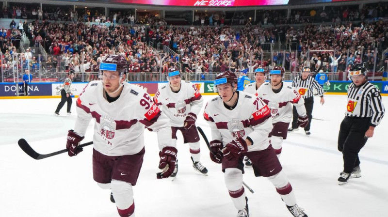 Latvijas izlases hokejisti. Foto: IIHF