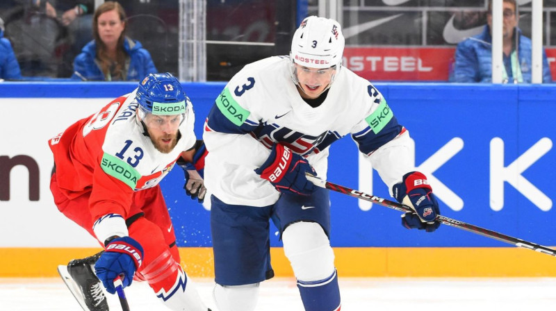 Vladimīrs Sobotka pret Kārteru Meizeru. Foto: IIHF