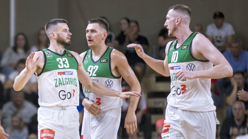 Kauņas "Žalgira" basketbolisti Tomass Dimša (Nr. 33), Edgars Ulanovs (Nr. 92) un Rolands Šmits (Nr. 10). Foto: BC Žalgiris Kaunas