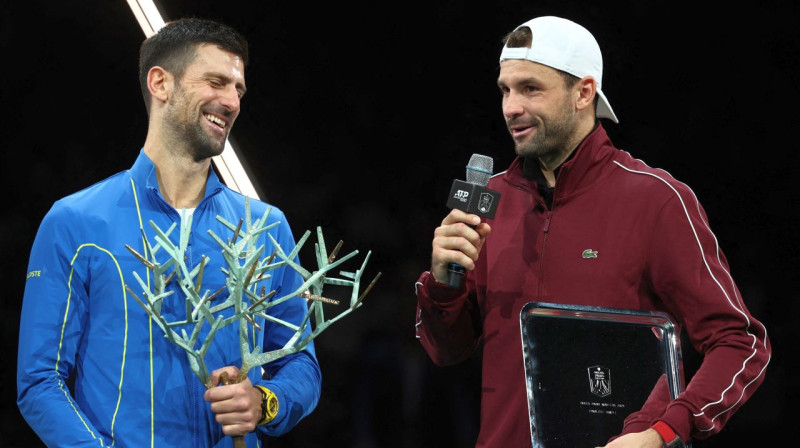 Parīzes "Masters" sacensību finālisti Novaks Džokovičs un Grigors Dimitrovs. Foto: Stephanie Lecocq/Reuters/Scanpix