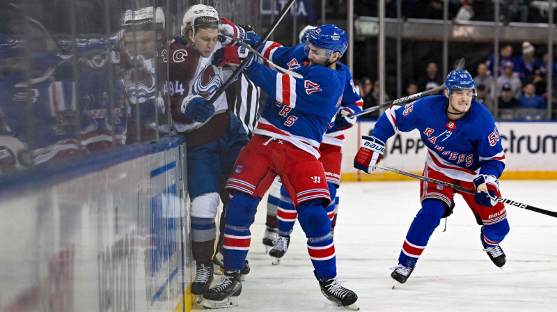 Mirklis no Ņujorkas "Rangers" un Kolorādo "Avalanche" spēles. Foto: Dennis Schneidler/USA Today Sports/Scanpix
