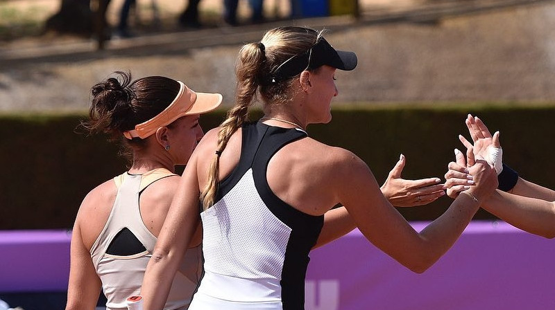 Darja Semeņistaja un Kristina Mladenoviča. Foto: WTA La Bisbal d'Empordà