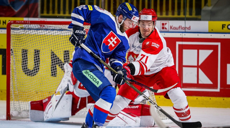 Slovāks Matūšs Sukels uzbrukumā pret Polijas valstsvienību. Foto: Hockey Slovakia