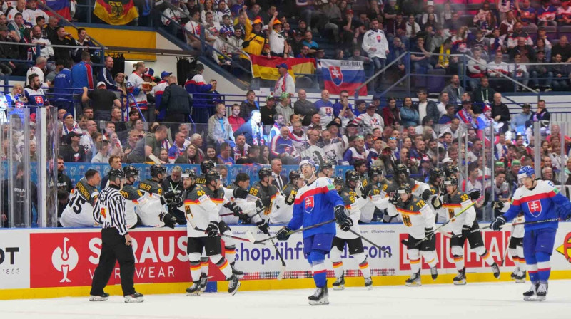 Mirklis pēc Vācijas valstsvienības vārtu guvuma spēlē pret Slovākiju. Foto: Matt Zambonin/IIHF