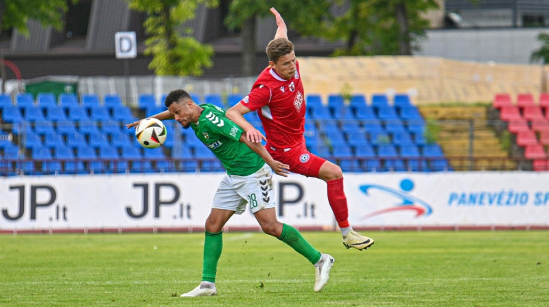 Kaspars Dubra cīņā pret "Žalgiri". Foto: Paulius Židonis/FK Panevėžys