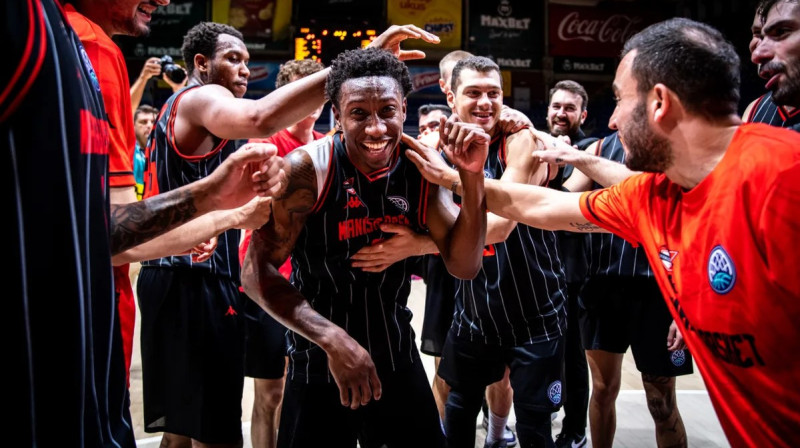 Turcijas "Manisa" basketbolists Seibens Lī pēc 43 punktu iemešanas FIBA Čempionu līgas spēlē. Foto: FIBA