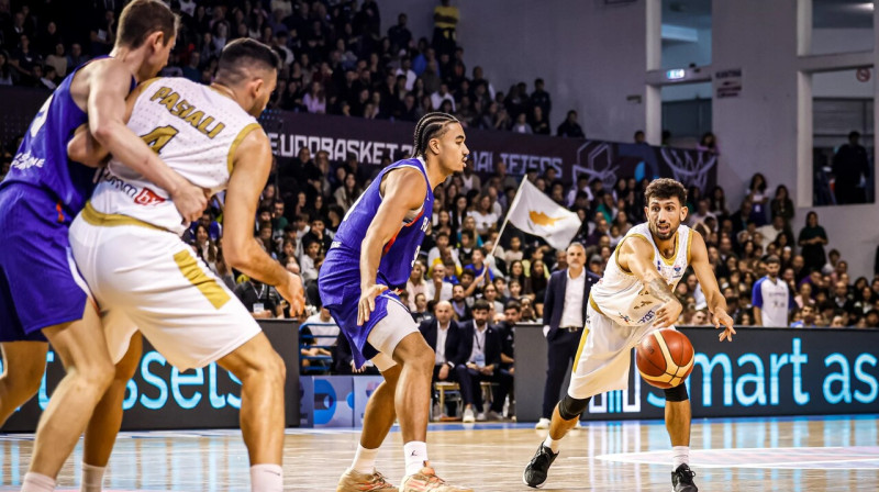 Mirklis no Kipras un Francijas valstsvienību spēles Nikosijā. Foto: FIBA