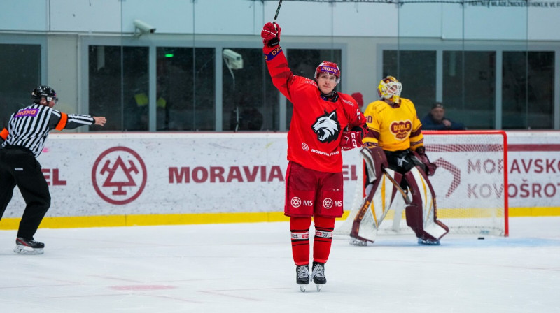 Georgs Golovkovs spēlē pret Jihlavas "Dukla". Foto: Samuel Rychecký/HC Frýdek-Místek