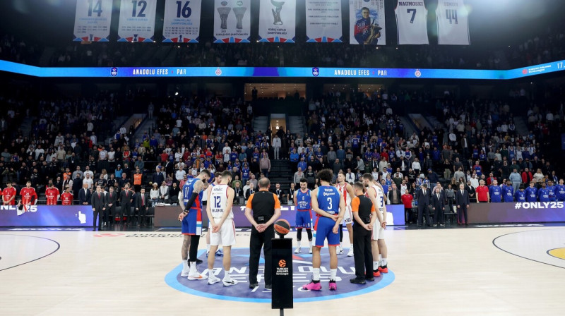 Jāņa Timmas piemiņas brīdis. Foto: Anadolu Efes SK