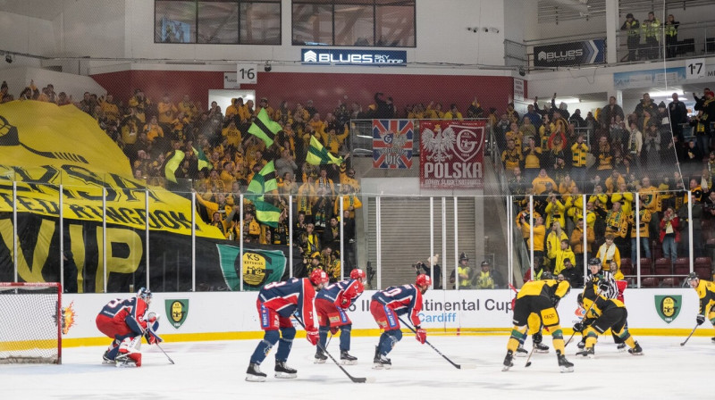 Mirklis no Grenobles un Katovices komandu spēles IIHF Kontinentālā kausa finālturnīrā Kārdifā. Foto: James Assinder