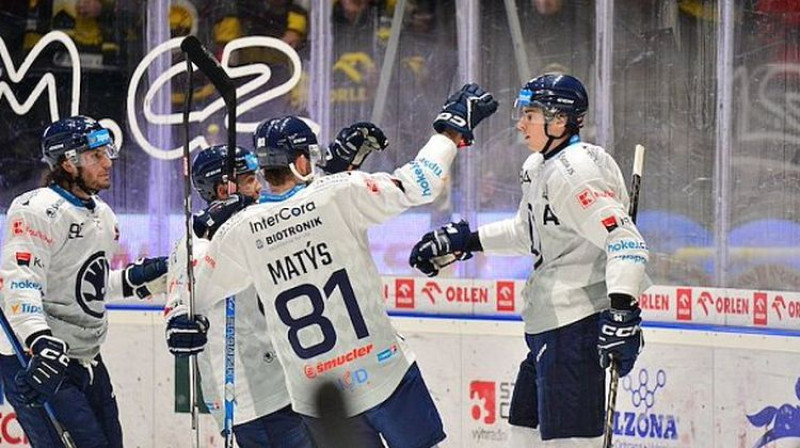 Kristiāns Rubīns (no labās). Foto: hcplzen.cz
