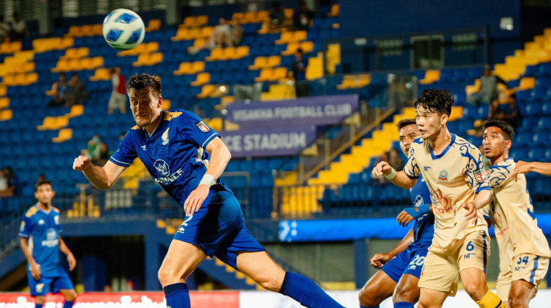 Vitālijs Jagodinskis cīņā pret Kambodžas Iekšlietu ministrijas klubu. Foto: Visakha FC