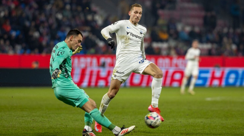 Raimonds Krollis uzbrukumā. Foto: Marek Sekáč/FC Slovan Liberec