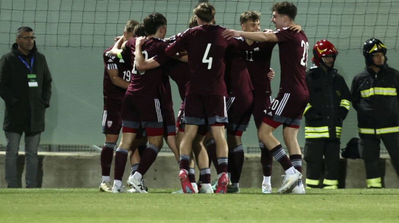 Latvijas U-19 futbolisti Foto: