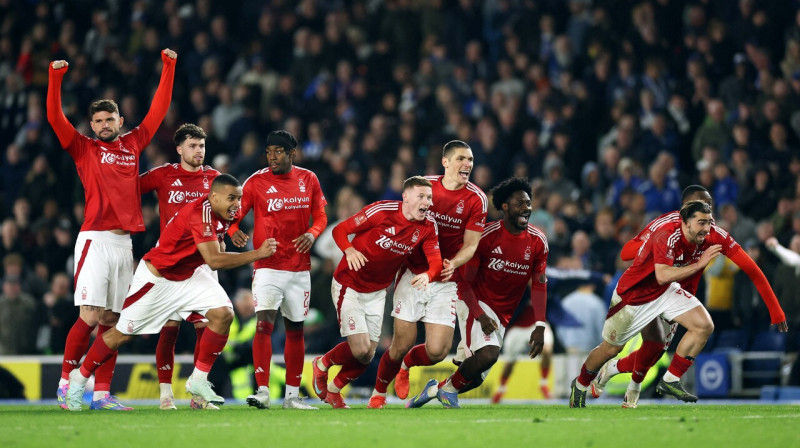 Notingemas "Forest" futbolisti svin uzvaru Anglijas FA kausa ceturtdaļfinālā Braitonā. Foto: Toby Melville/Reuters/Scanpix